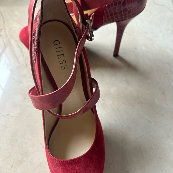 Guess red platform heels - Picture 2 of 4